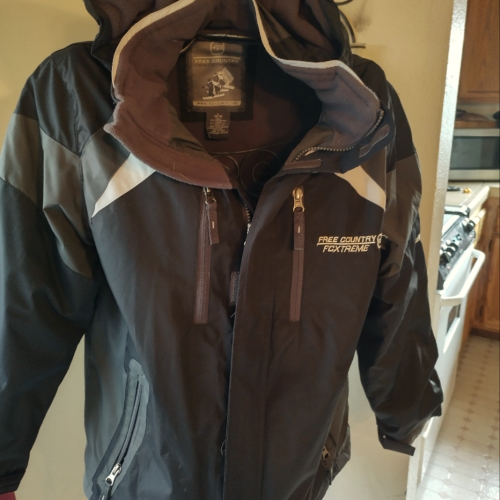 Boys Free Country FCXtreme ski jacket. Black/silver. Size large.